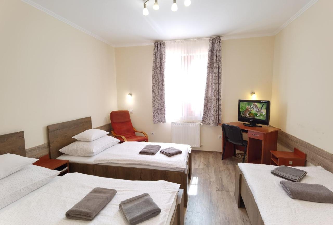 Kamilla Panzio Es Rendezvenyhaz Bed & Breakfast Balmazújváros Екстериор снимка