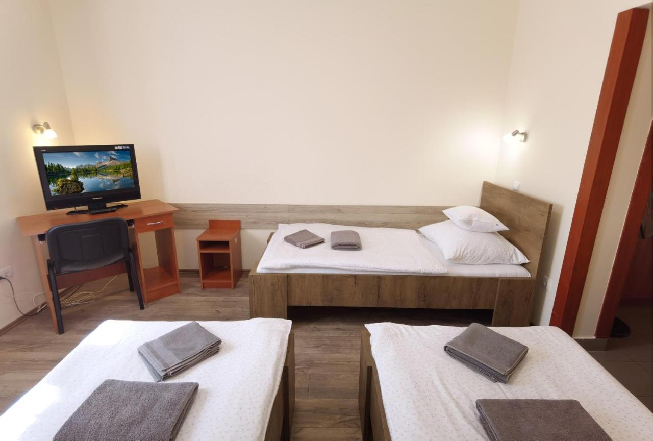 Kamilla Panzio Es Rendezvenyhaz Bed & Breakfast Balmazújváros Екстериор снимка