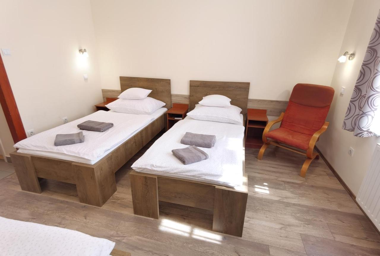 Kamilla Panzio Es Rendezvenyhaz Bed & Breakfast Balmazújváros Екстериор снимка
